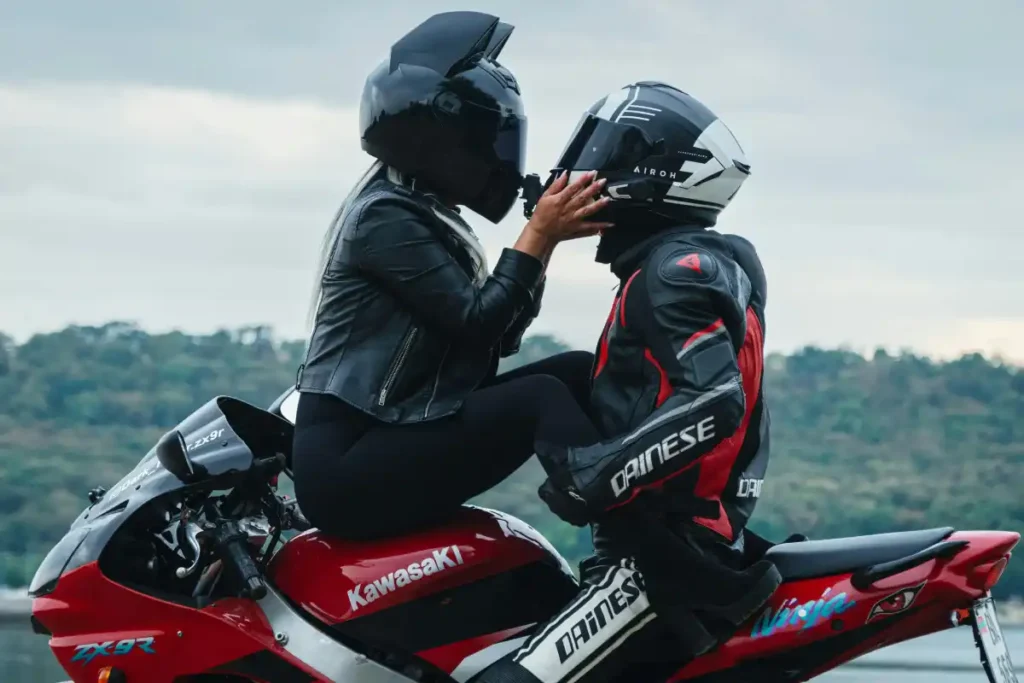 casque intégral moto : l'équipement le plus protecteur sur une sportive ou un roadster