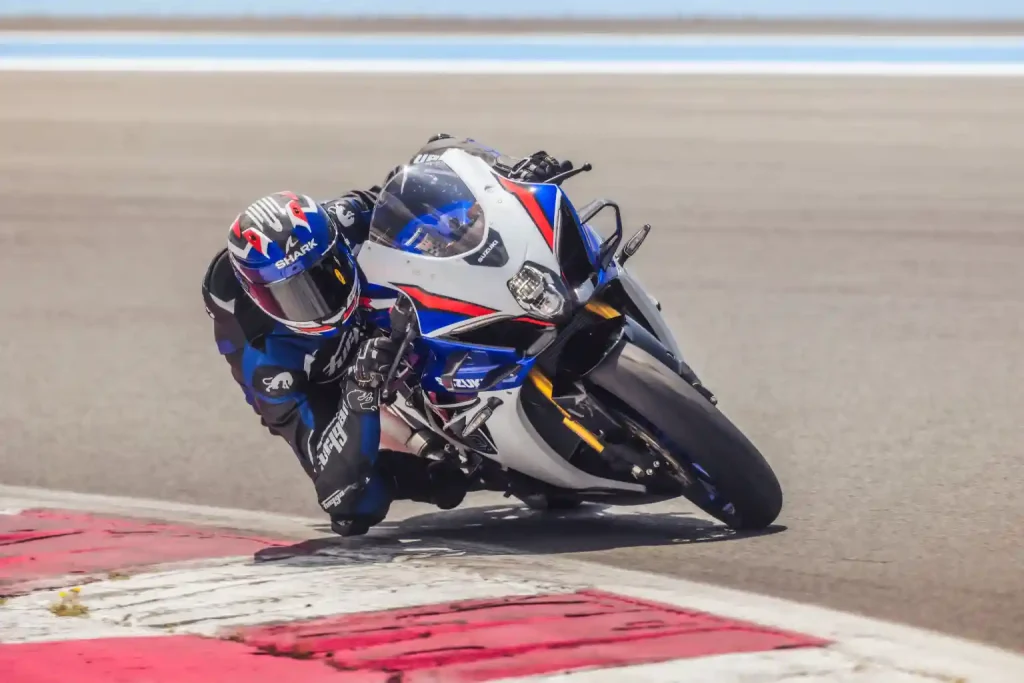Suzuki GSX-R1000R 2026 sur circuit et en action